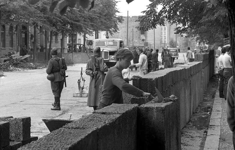 Construction du mur de Berlin